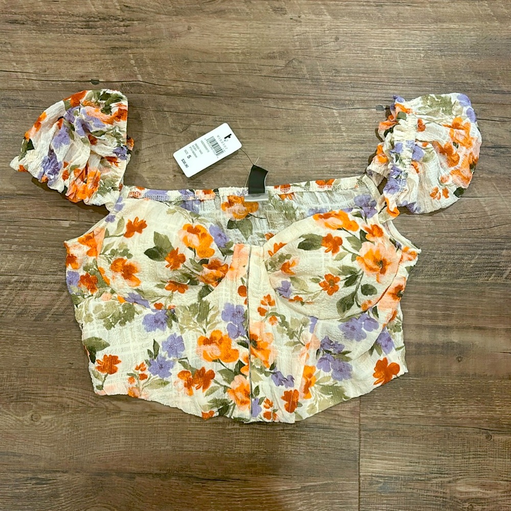 Floral Crop top Size Small new with tag
